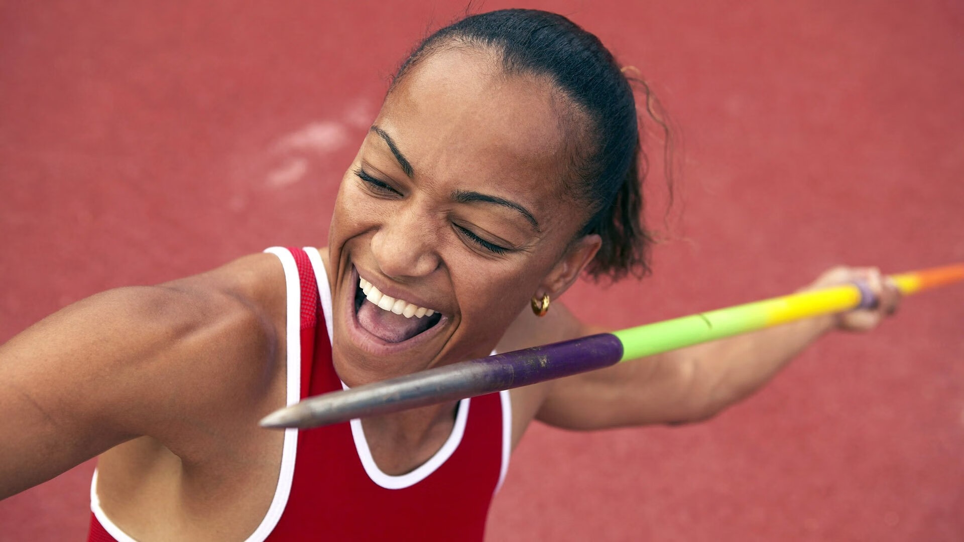 一位年轻球员在比赛中展现出潜力，十大年轻球员